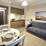 Seven Roses Hotel