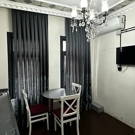 Seven Roses Hotel