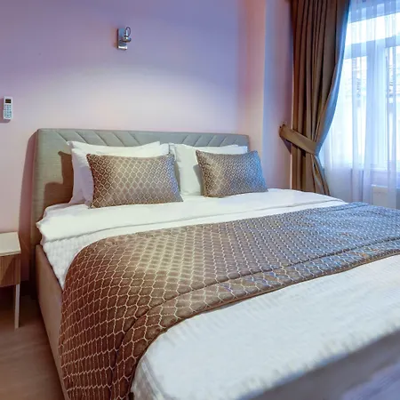 Hotel Seven Roses *