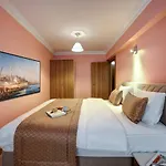 Hotel Seven Roses