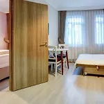 Seven Roses Hotel
