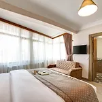 Seven Roses Hotel