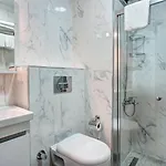Hotel Seven Roses