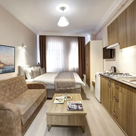 Seven Roses Hotell *